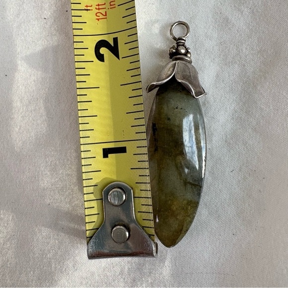 Iridescent Labradorite Silver Floral Pendant Ethereal Fairy Minimalist Mystical - Picture 6 of 14